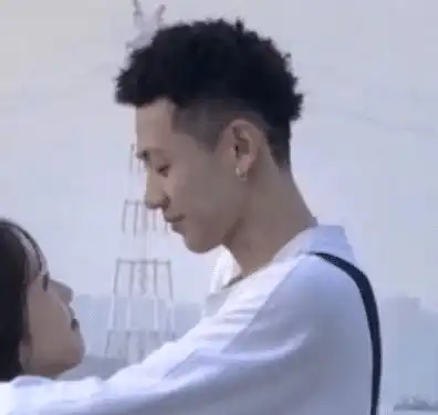  男生真的动了情,不会直接表白,而是把3句话挂在嘴边