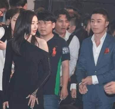  霍建华林更新二位看美女的反应区别之大网友我更喜欢小新