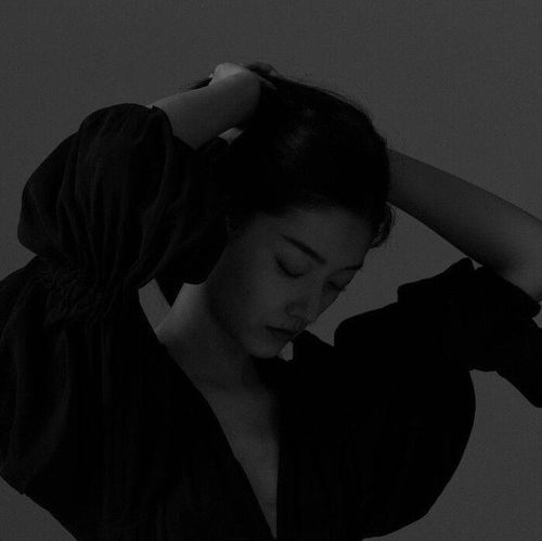  暗黑高冷女生头像,霸气御姐丧系女头