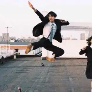  陪你一起玩闹的情侣头像