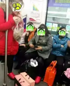  合肥地铁一号线葛大店站内惊现情侣不雅动作,被视频监控完整拍下