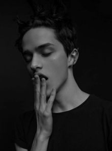  男生头像欧美model黑白