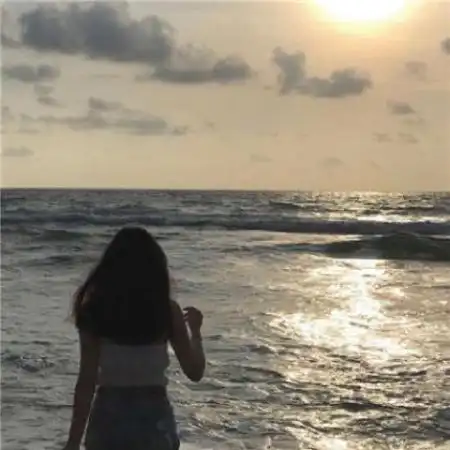  海边意境情侣头像,比较独特的侧面的背影的