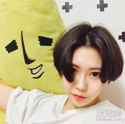 短头发女生头像极色