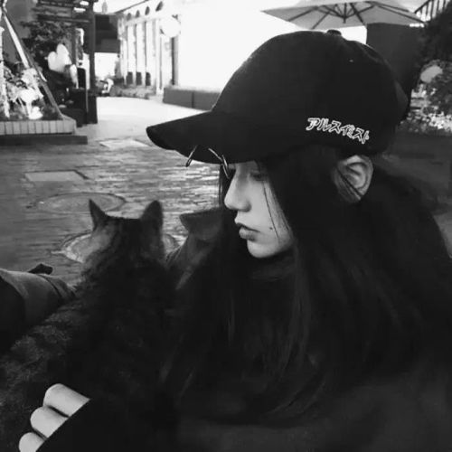 黑白女生头像女头