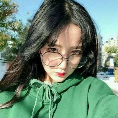  女生真人戴眼镜头像