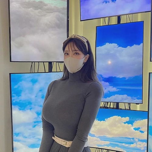  美女图百变女神清纯与性感并存