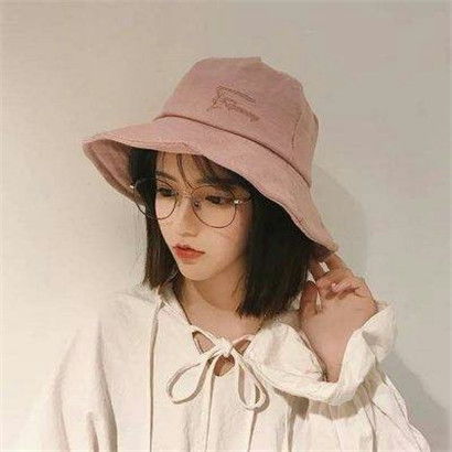 气质短发女生头像,短发显得很干净利落吧