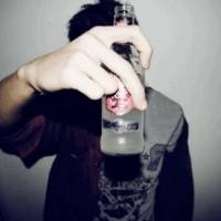  求拿着酒瓶的情侣头像
