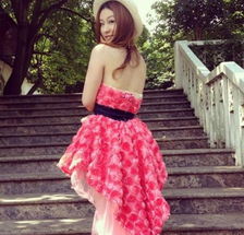  背影照征男友女生正面照曝光长相甜美