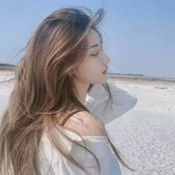  某大学男生指责女生故意暴露显美不知羞愧,校友是你有问题