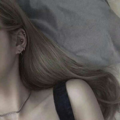 女生头像高冷半身