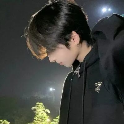  头像氛围感的男生头像,超赞超有范,希望喜欢