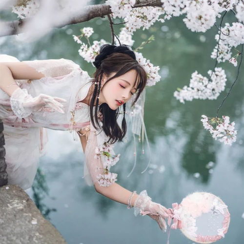  28张超美洛丽塔少女头像和女生个性朋友圈文案