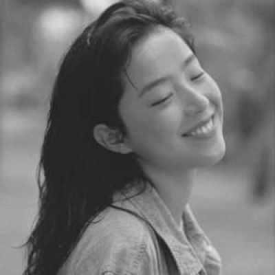  个性黑白女生头像,让时光走的缓慢些吧