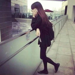  请找一个与这个女生头像相匹配的情侣头像