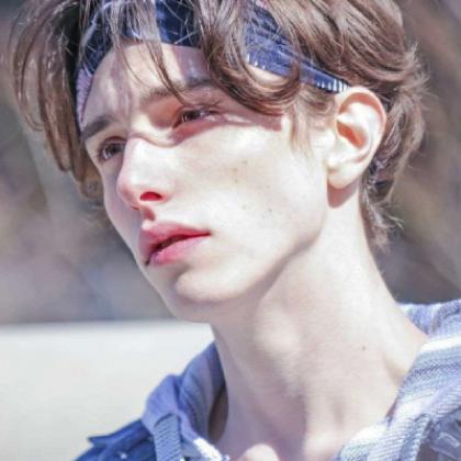  qq欧美头像男生,用眼神掩饰一切是很难的
