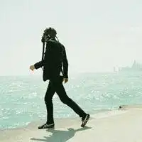情侣头像背影海边男生