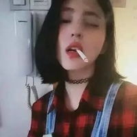 qq头像女生吸烟霸气