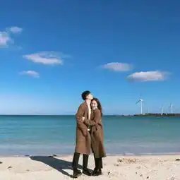  海边情头,两个人靠在一起的