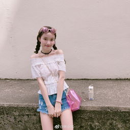  组图网红美女林小宅热裤秀长腿甜笑清纯可人