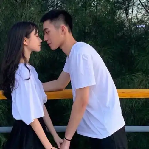  高逼格的爱情句子,简短精湛,发朋友圈赞数最多