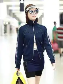  景甜受男友张继科影响爱上运动风,机场照与从前截然不同