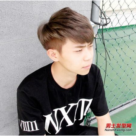  想去理发店剪个好看一点的发型,有没有好看的男生