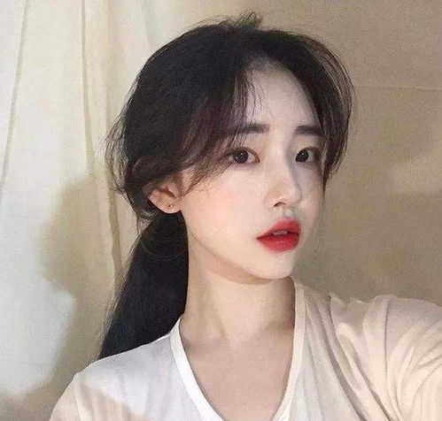 脸大的女生尽量少露额头,这3款刘海更适合你,减龄显脸小