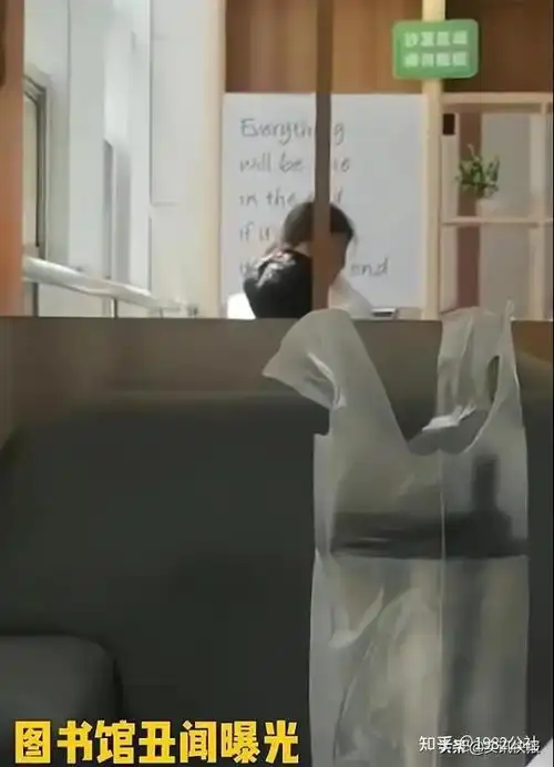 大学生食堂上演大尺度不雅行为,开个房就这么难