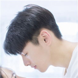  情侣头像一男一女分开