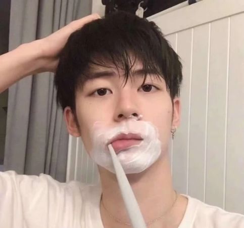  牙缝抠出黄泥闻着很臭教你3妙招,让你呼吸都变甜甜的