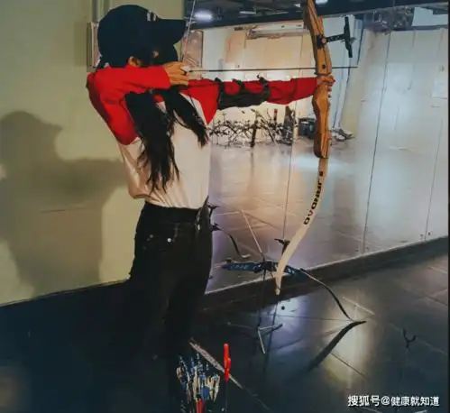  杨幂射箭全脱靶网友的评论有点让人脸红没想到让网友想歪了