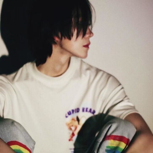男生头像冷酷帅气图片句