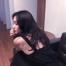  女生为什么要买那么多口红明明用不完...