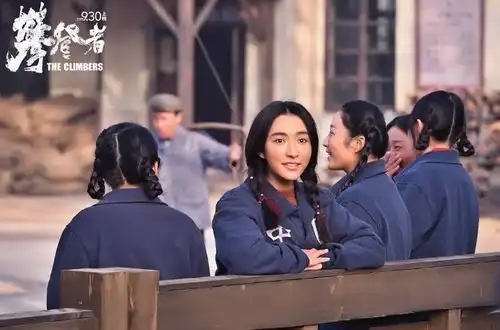  攀登者和井柏然演情侣的藏族妹子,真心好看