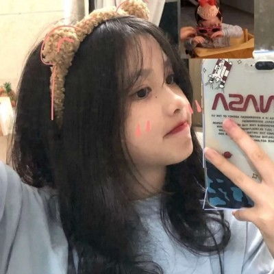  甜甜的搞怪女生头像