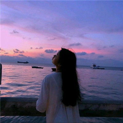  女生微信头像唯美背影总有一天这一切会雨过天晴