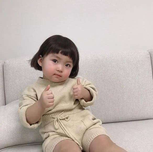  你的微信表情包女孩长大了这回她带着妹妹一起圈了41w粉