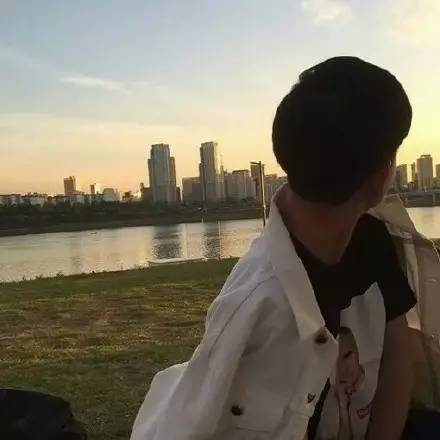  七夕快到了,和她出去约会梳什么发型好
