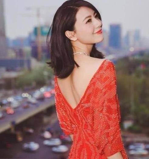  清嘴女孩高圆圆异性眼中的大众情人,甜美清纯,渴望做白领