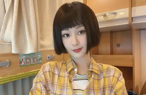  杨紫真给自己长脸,首次尝试卡通人物装,白雪公主扮相似人间精灵