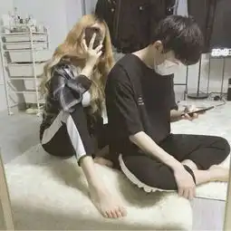  好看的个性情侣小丑头像一对两张我会陪你从校服到婚纱