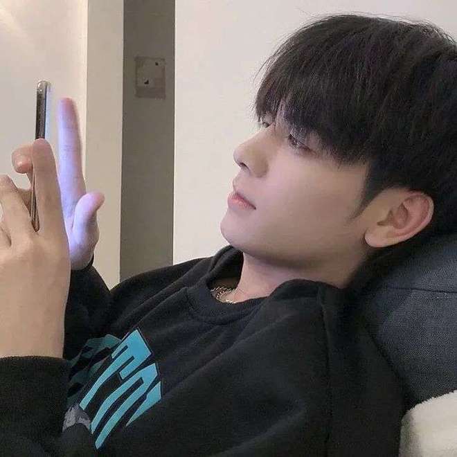  都说双鱼座花心,天秤座养鱼,那这两个星座究竟谁更难收心呢