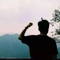  求一些简单不简约的高清情侣头像和情侣网名