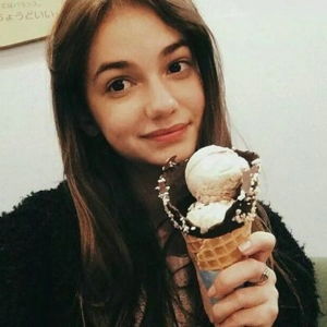  你的热情如火乌克兰性感女生微信头像