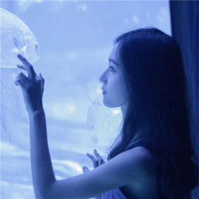  女生孤单伤感性感头像,表达女生心情的头像