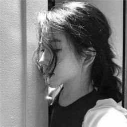  女生头像黑白丧系女头像