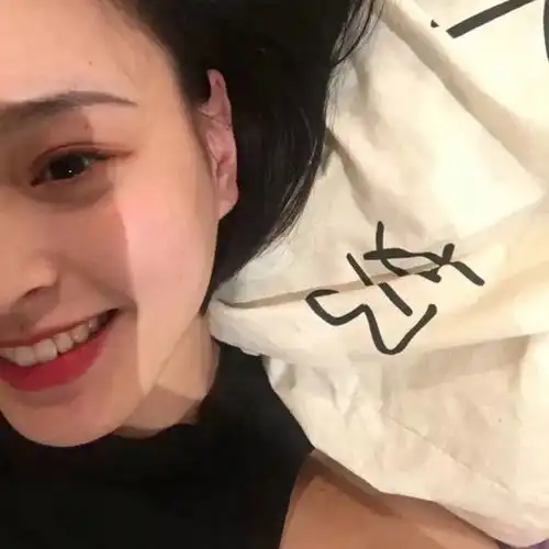  头像曾经以为拥有是不容易的,后来才知道舍弃更难