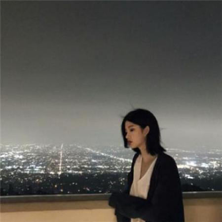  唯美有意境一男一女情侣头像阳光很懒你很好看
